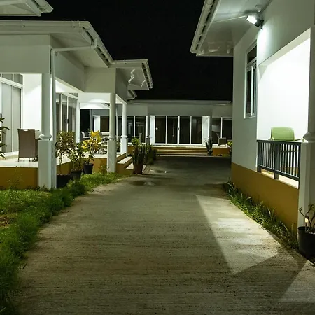 Macmillan'S Holiday Villas Grand Anse  Exterior photo