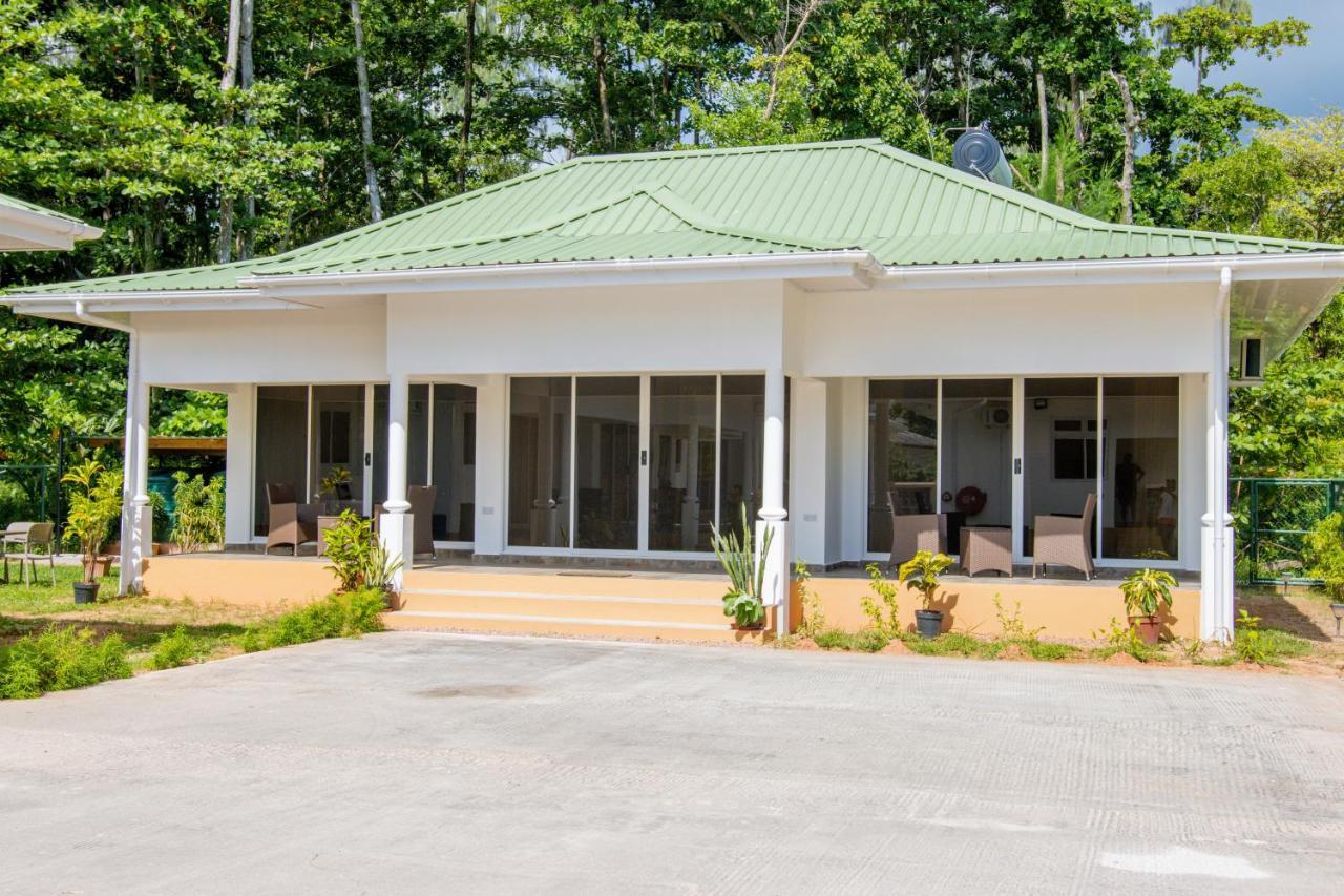 Macmillan's Apartment Grand Anse (Praslin)