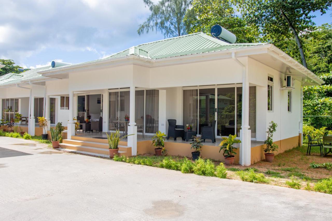 Macmillan's * Grand Anse (Praslin)